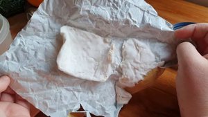 сыр с белой плесенью получился из сыра российский положила в упаковку от сыра president