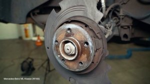 How to change rear brake discs on MERCEDES ML W163 [TUTORIAL AUTODOC]