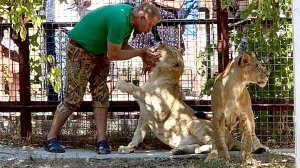 Подсмотрено в Тайгане. Олег Зубков и Леокадия у ЗОЛОТОГО ПРАЙДА.