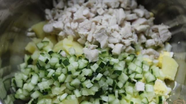 Мясная окрошка на сметане с майонезом