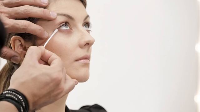 How To Remove Makeup | Sensibio H2O | Makeup | Removal | Tutorial смотреть онлайн