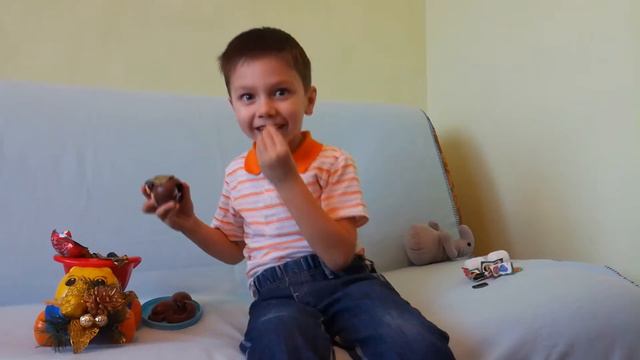 Распаковка шоколадных яиц Бэтмен против Супермена и новогодние яйца смотреть онлайн