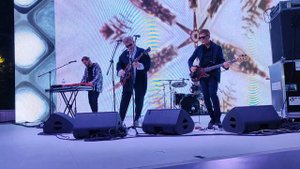 Музыкальное выступление группы «Альянс»