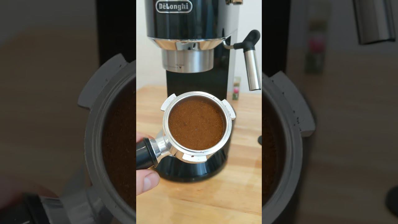 Кофеварка рожковая DELONGHI DEDICA демонстрация работоспособности смотреть онлайн
