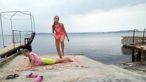 ЙОГА ЧЕЛЛЕНДЖ ! НА ДВОИХ С ПОДРУГОЙ !!! ВАРЯ УПАЛА ?