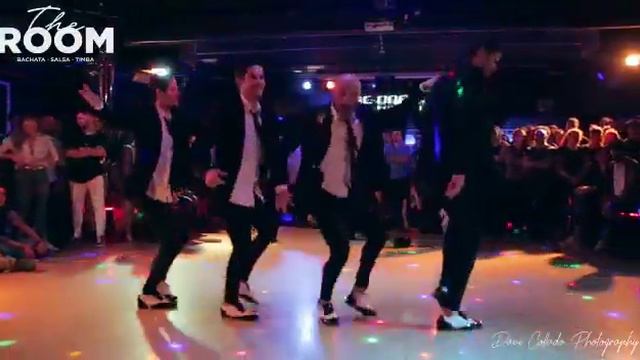 Los Mens by Layunta en the room смотреть онлайн