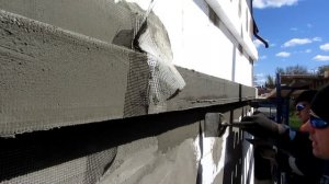 Проект "Мокрый фасад - секреты монтажа" - этап 15 установка уголков на декоративные элементы.