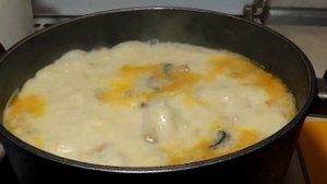 Суп-пюре с копчеными ребрышками, плавленым сыром и шампиньонами