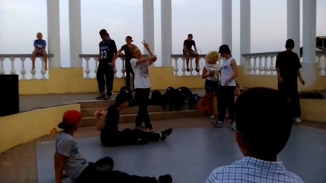 Смотрим брейк данс с мастером меча смотреть онлайн