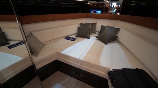 ? Mach das NIEMALS bei einer Superyacht! Riva Rivamare 2024 75 km/h. XL Roomtour. смотреть онлайн
