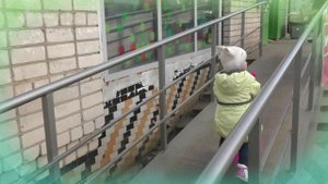 Семейный влог с игрушками: ? Детский самокат Дети катаются на самокатах