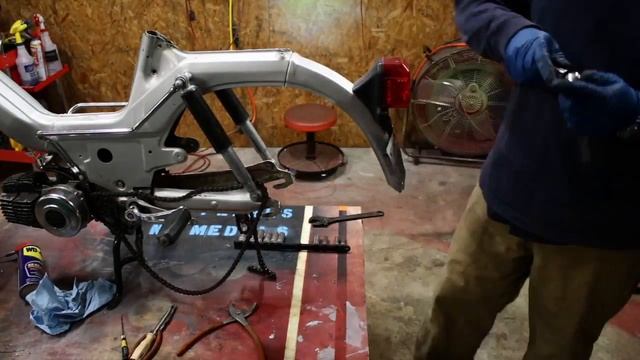 DFHS Puch Maxi Ep.1 - Disassembly and Cleaning. смотреть онлайн