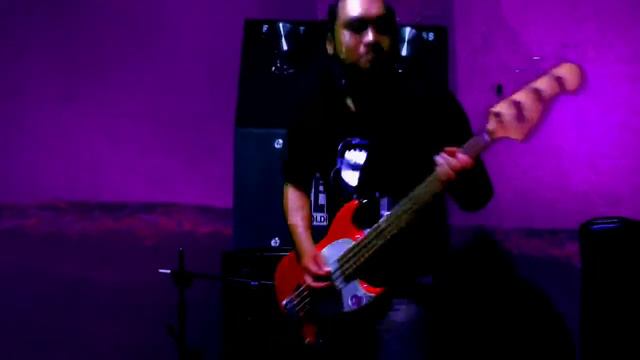 Fender Mustang Bass PJ with Sehat Effectors Wheng Overdrive смотреть онлайн