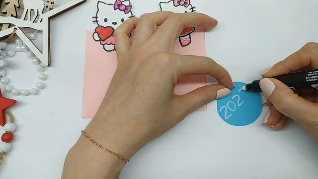 DIY НАСТОЛЬНЫЙ КАЛЕНДАРЬ Идея Подарка на Новый год | Desk Calendar/New Year Crafts/Hello Kitty смотреть онлайн