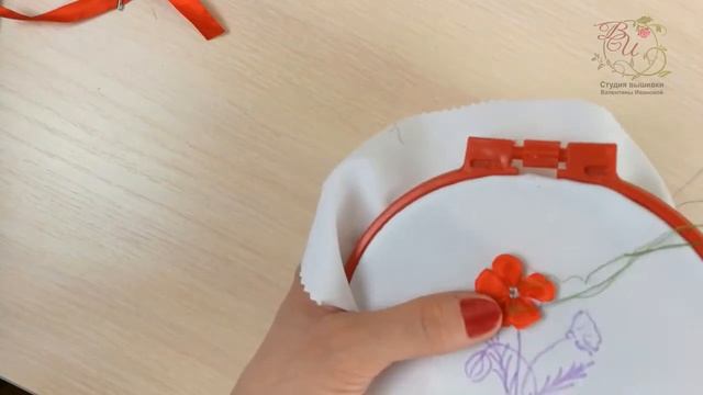 Вышивка лентами миниатюрного мака. Серия 1 смотреть онлайн