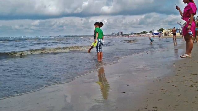 Анапа 16 июля. Тучи и МУТНОЕ море смотреть онлайн