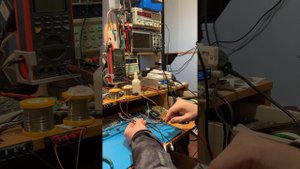 Включение/выключение передней камеры по скорости .