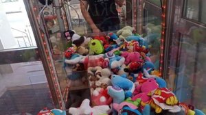Выиграл классную игрушку в автомате Хватайка