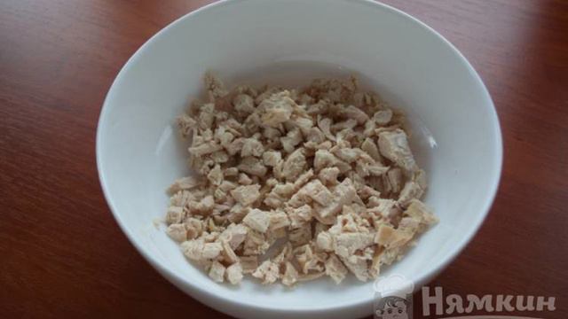 Салат с курицей, шампиньонами и сыром