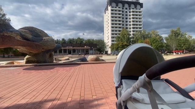 Семейные Влоги!!Первая прогулка с коляской. Обзор на коляску