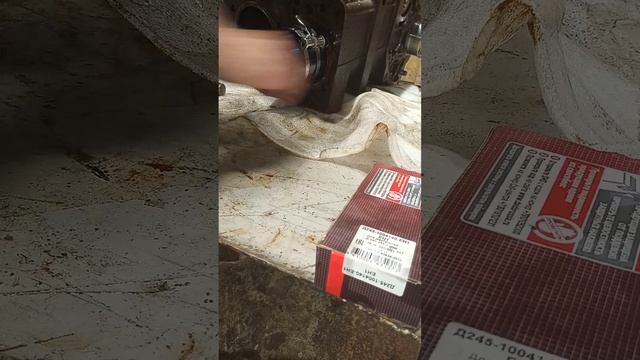 Установка поршневых колец и поршней на двигатель д 245