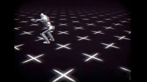 Крутой робот танцует под крутую музыку