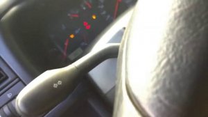 как открутить центральный болт шкива коленвала на VW  транспортер Т4 2000 г