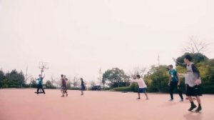Волейболисты играют в баскетбол