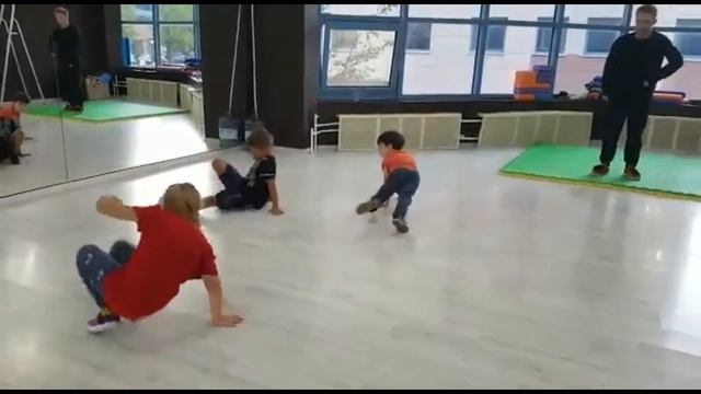 Брейк Данс смотреть онлайн