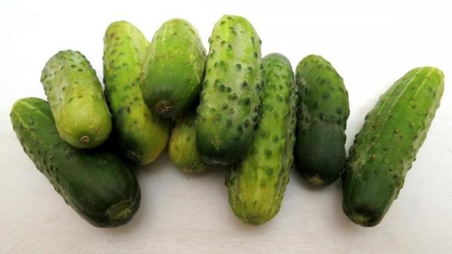 Салат овощной с яйцами