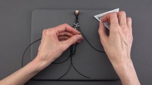 Как сделать браслет из бусин на тонком кожаном шнуре своими руками