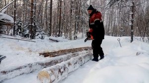 Заготовка дров на зиму в деревне.