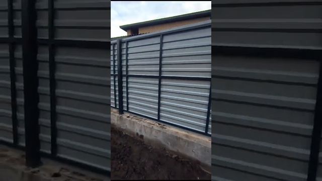 Забор из горизонтально проф листа, на ваше обозрение... смотреть онлайн