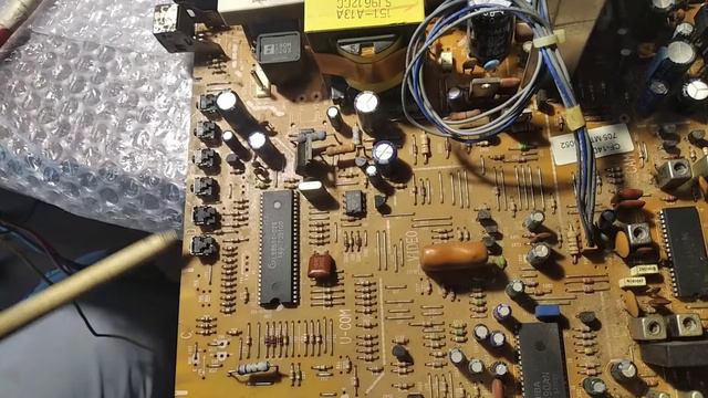 GoldStar CF14D10B не включается.