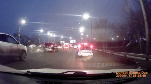 Водители автобусов устроили гонки с пассажирами внутри. Результат.
