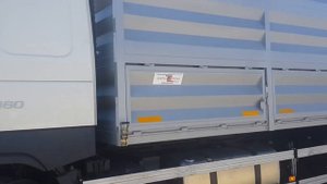 Бортовой автопоезд зерновоз Вольво и прицеп зерновоз на пневмоподвеске