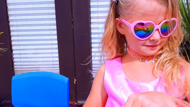 Эльвира и Райан идут в школу смотреть онлайн