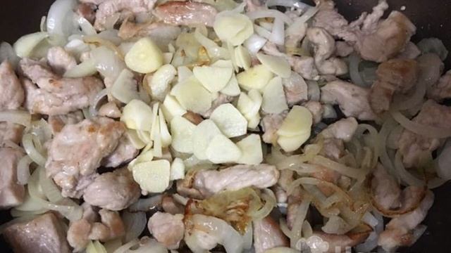 Фунчоза со свининой в соевом соусе