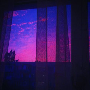 Малиновый свет.