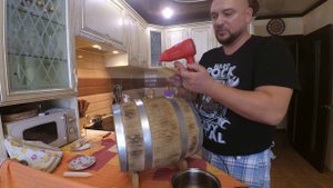 вощение дубовой бочки.