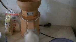 домашняя мельница (мукомолка) Hawos Oktini