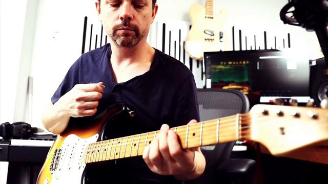 Fender Custom Shop Strat through UAD 55 Deluxe #fender #stratocaster #UAD смотреть онлайн