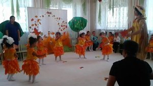 Танец с листьями в детском саду