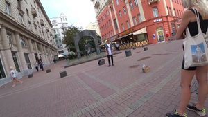 Парень читает стих Маяковского