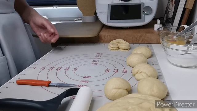 Плюшки с сахаром! Два варианта формовки булочек! Рецепт в Термомикс!