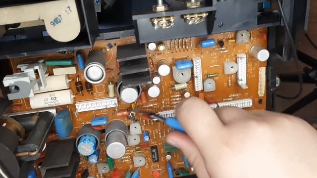 Разбор телевизора "Кварц 40ТБ 306". Содержание драгметаллов.