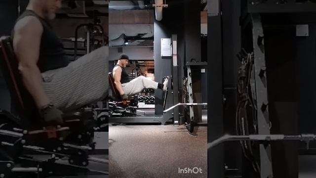 #тренировки #тренировкивзале  2 по 50-140кг.Это конечно не присед,но и цель другая.