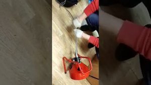 Как заправить спираль в прочистную машину Крокочист барабанного типа для удаления засора 50711-9-15