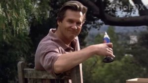 В мужика вселилось странное существо с другой планеты, чтобы наблюдать за человечеством