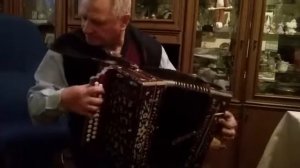 Алишин Виктор Григорьевич. Гармонь Хорошилова Н.Д. (Из архива)